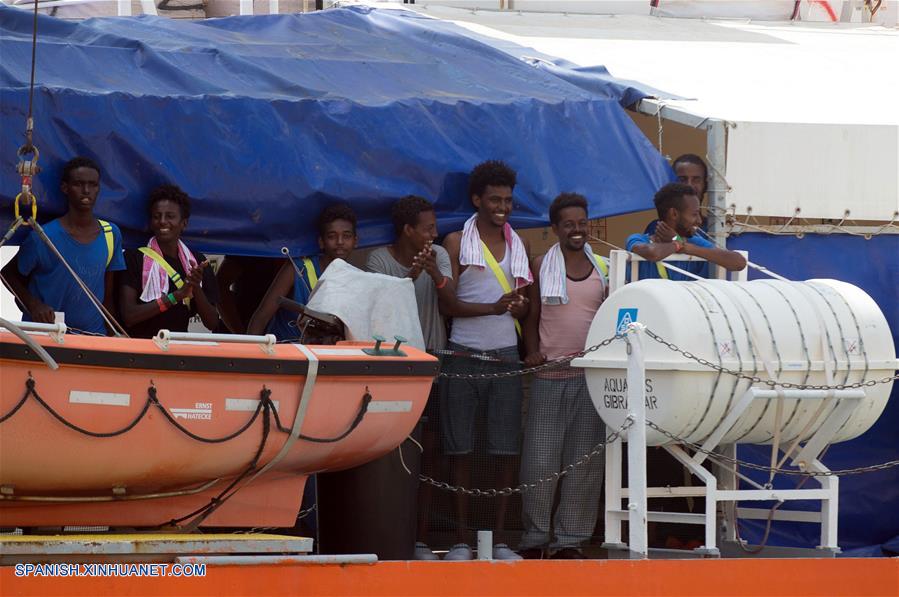 Barco de rescate Aquarius con 141 migrantes a bordo atraca en Malta