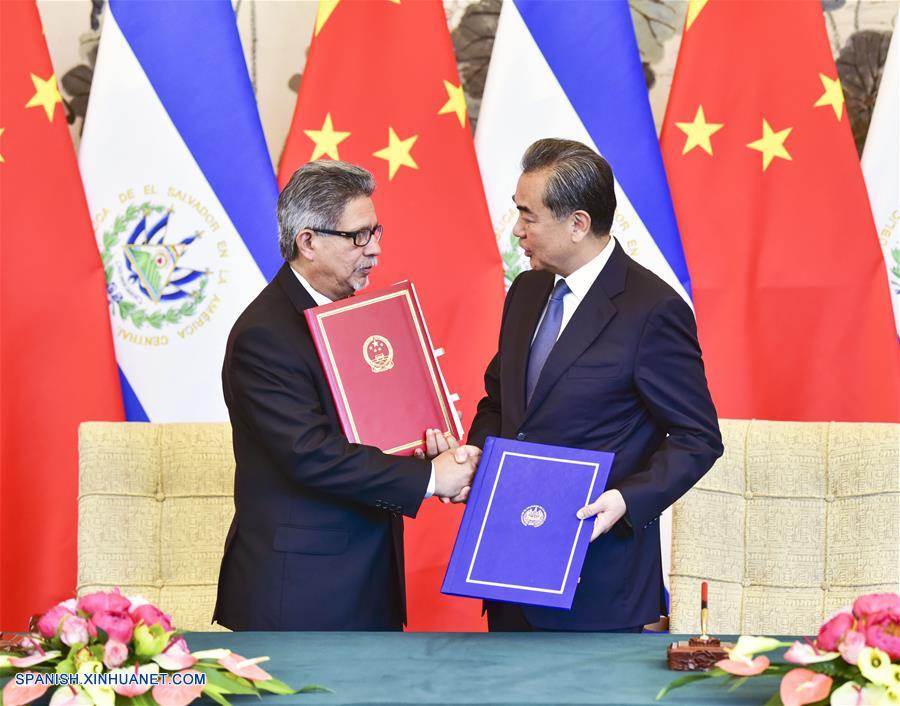 China y El Salvador establecen relaciones diplomáticas