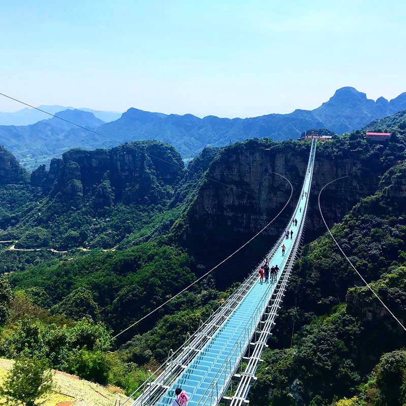 El puente de vidrio más largo del mundo: vivir una experiencia diferente en China