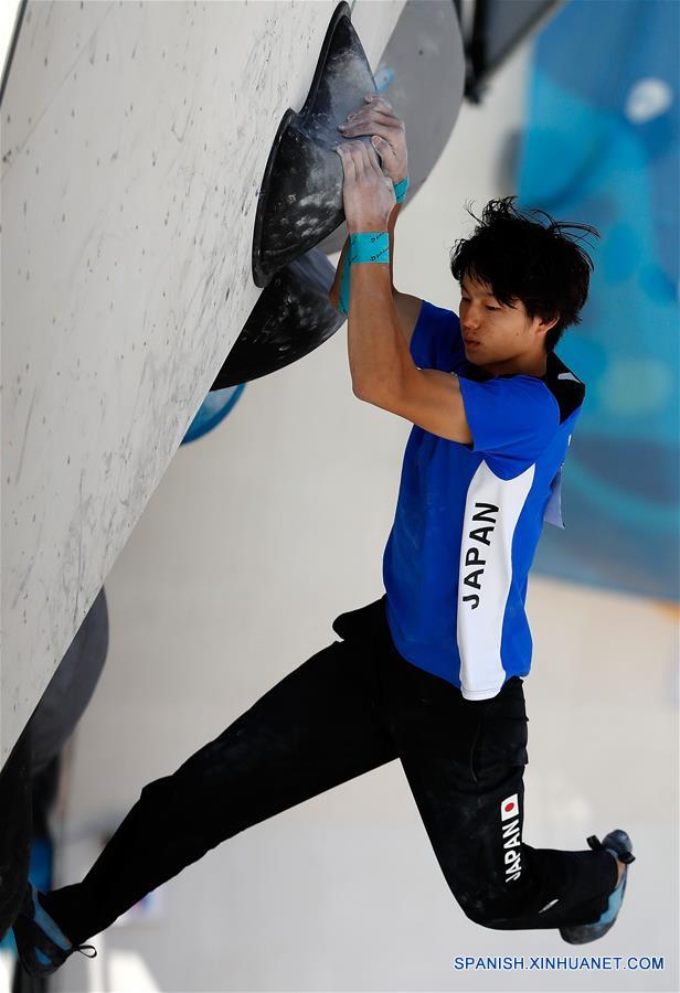 BUENOS AIRES, octubre 11, 2018 (Xinhua) -- Imagen del 10 de octubre de 2018 de Keita Dohi, de Japón, compitiendo durante la final de escalada en bloque combinada varonil de escalada deportiva de los Juegos Olímpicos de la Juventud Buenos Aires 2018, en Buenos Aires, Argentina. Keita Dohi obtuvo la medalla de oro del evento. (Xinhua/Wang Lili)