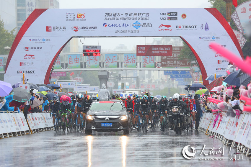 La lluvia de Guanxi no amilanó a los competidores del Circuito Mundial de Ciclismo de Carretera 2018 