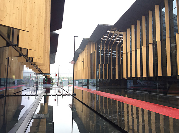 (Foto: The Paper / El Centro de Comercio y Exhibición de Mercancías Importadas de Hongqiao)