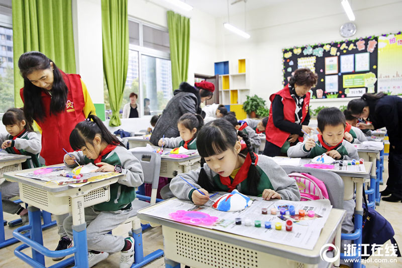 Hangzhou: siente el encanto de la cultura tradicional y la ense?anza de la ópera de Pekín llega a las escuelas