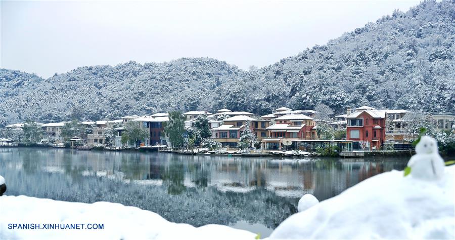 Zhejiang: paisaje nevado del condado Deqing