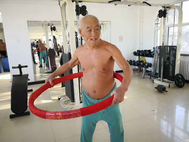 Wu Zhaorui, de 89 a?os, residente de Changchun, capital de la provincia de Jilin, se ejercita en un gimnasio, 25 de diciembre del 2018. [Foto: Ding Luyang/ Chinadaily.com.cn]