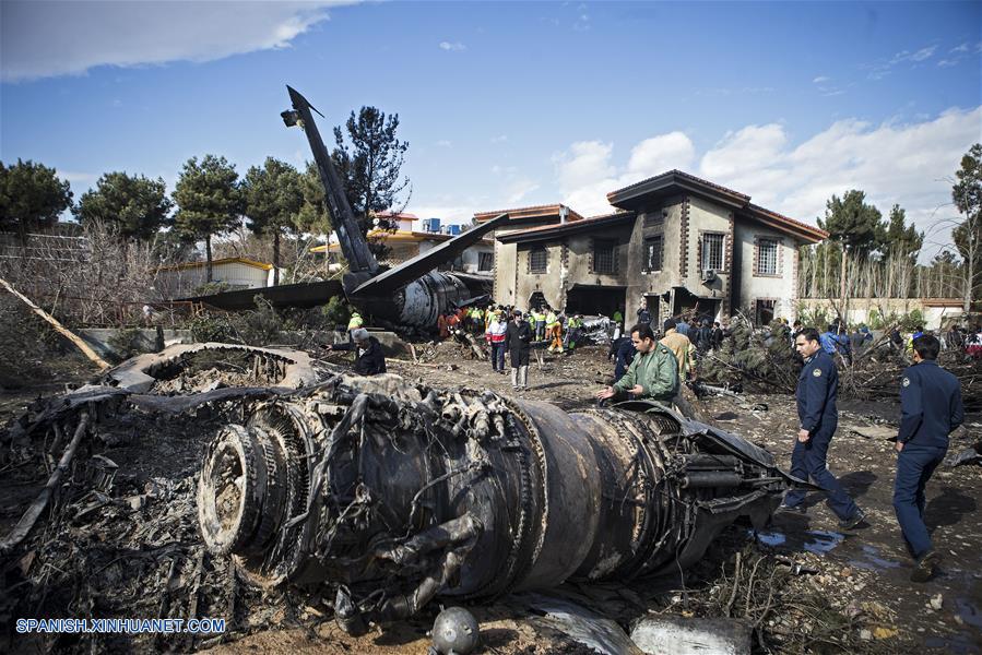 15 muertos tras estrellamiento de avión en norte de Irán