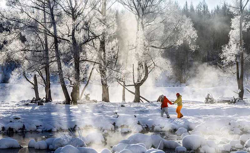 El río llamado “el río descongelado” por los lugare?os de Hinggan, Región Autónoma de Mongolia Interior, nunca se congela incluso cuando la temperatura alcanza valores entre menos 15 y 30 grados celsius. [Foto: proporcionada a chinadaily.com.cn]