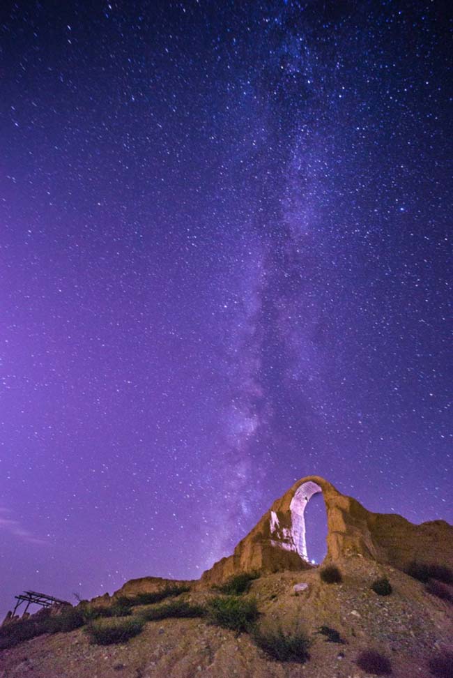 Las nubes finas, la gran altitud y los frecuentes días despejados en Yinchuan, región autónoma Hui de Ningxia, son perfectas para observar las estrellas. [Foto proporcionada a China Daily]