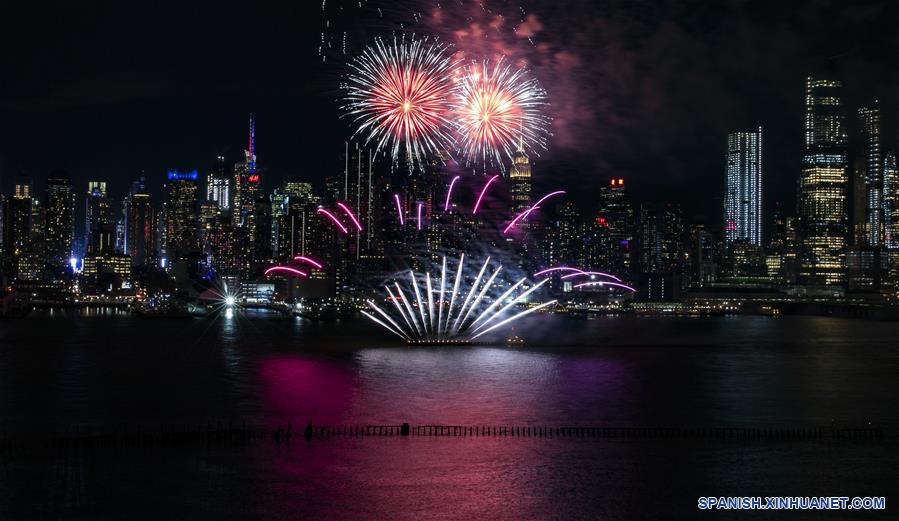 Fuegos artificiales para celebrar A?o Nuevo Lunar chino en Nueva York