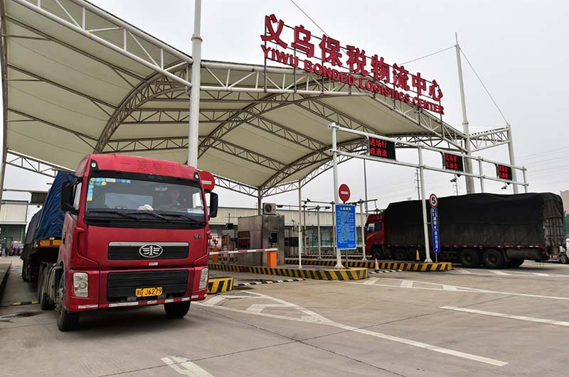 El 16 de febrero de 2019, los agricultores de la aldea Damawan de Shuiquan, distrito Shantingde la ciudad de Zaozhuang, provincia de Shandong, colocaron boniatos secos en las cestas. Según las estadísticas, la ciudad exporta anualmente más de 7.000 toneladas de productos relacionados con el boniato, con destinado principalmente a Japón, Corea del Sur, Estados Unidos y el Sureste de Asia. (Liu Mingxiang /vip.people.com.cn)