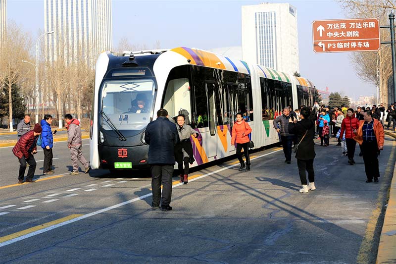 El 23 de febrero de 2019, las pruebas de funcionamiento del "tranvía eléctrico" desarrollado por China tuvieron lugar en el nuevo distrito de Songbei en Harbin. (Wang Bo / Pueblo en Línea)