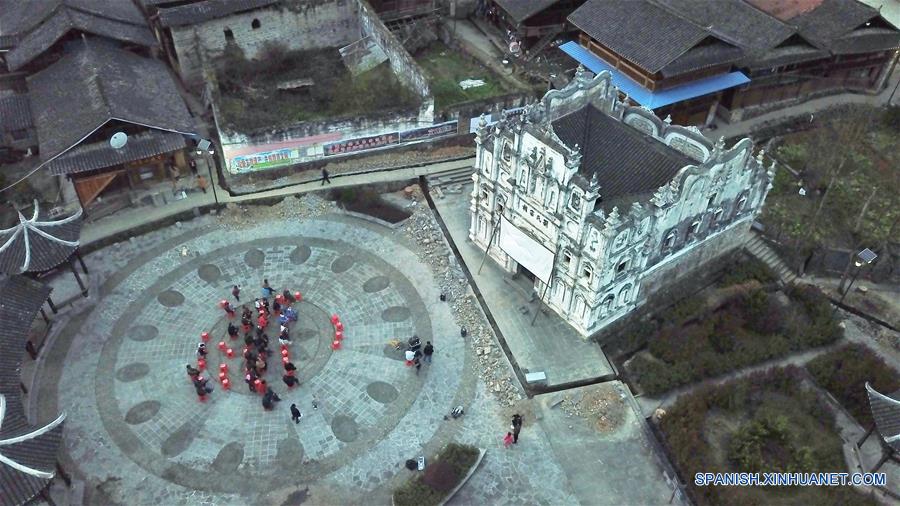 Proyectan películas en villa de Santangmen, en Guizhou