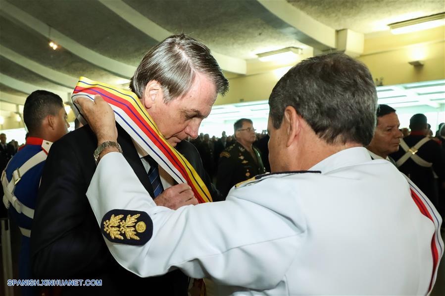 Bolsonaro afirma que queda atrás crisis con titular de Cámara de Diputados