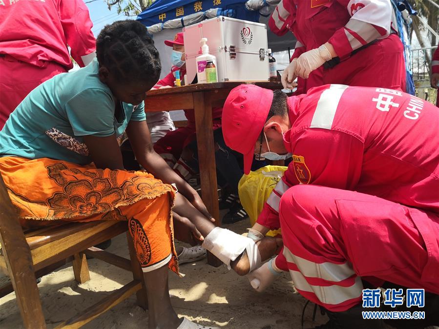 Equipo de rescate chino inicia operaciones de rescate en la zona del desastre de Mozambique