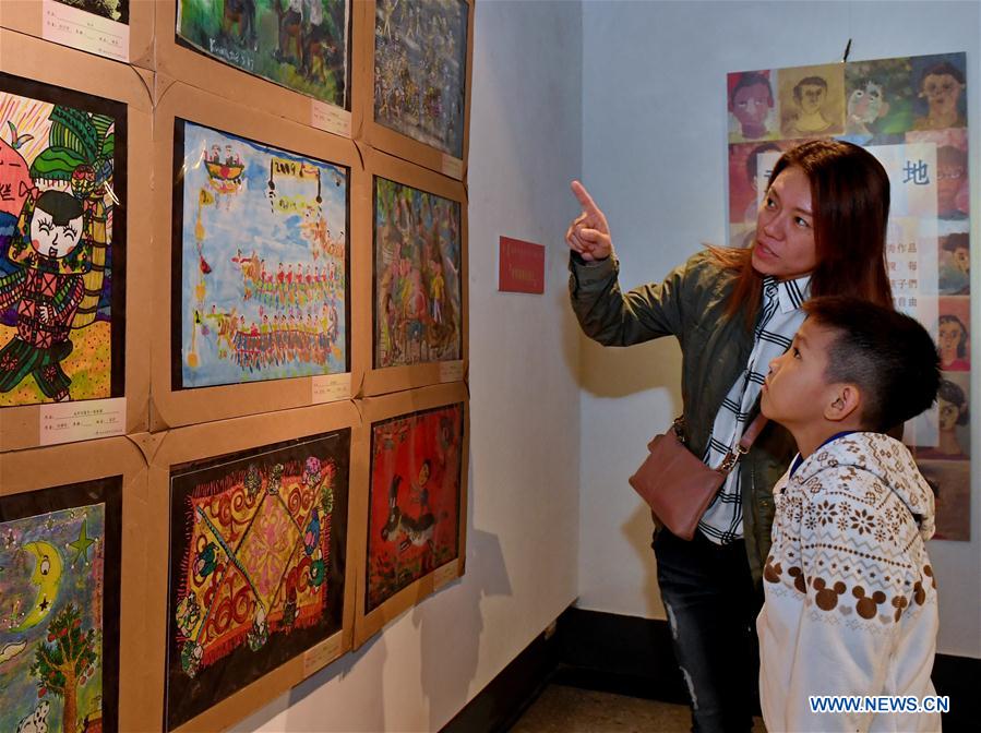 Exposición de obras de arte creadas por ni?os de ambos lados del Estrecho de Taiwán en Taipei