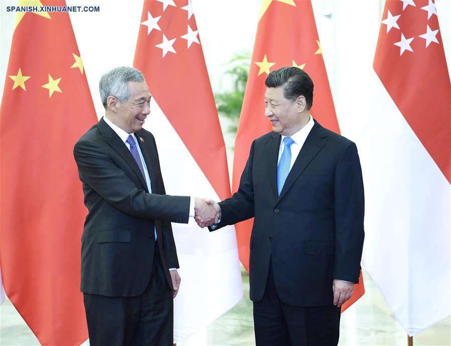 Xi Jinping se reúne con primer ministro de Singapur