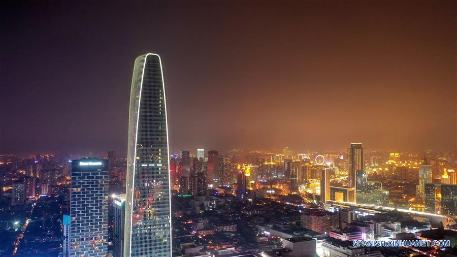 Vista aérea nocturna de Tianjin