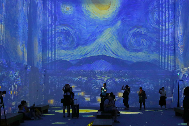 “Experiencia inmersiva con Van Gogh” fascina a los amantes del arte en Beijing