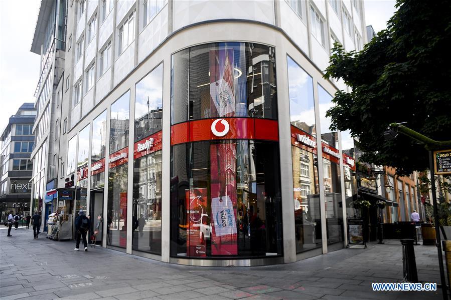 Tienda Vodafone en Londres, Gran Breta?a, 3 de julio del 2019. Vodafone UK inició este miércoles su servicio 5G, convirtiéndose en el segundo operador de telefonía móvil del Reino Unido en encender su red 5G con equipos Huawei. (Foto: Xinhua/Alberto Pezzali)