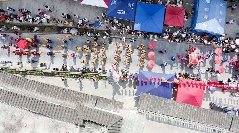 Tradicional "Encuentro de Hijas" de 2020, en Enshi, China.