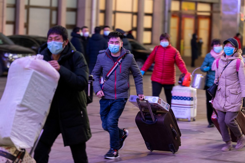 Todos los pasajeros usan mascarillas. (Pueblo en Línea / Weng Qiyu)