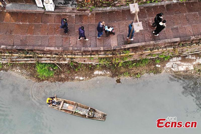 Foto tomada el 16 de febrero de 2021 muestra una hermosa vista de la aldea de Fenghuang en la prefectura autónoma Tujia y Miao de Xiangxi, provincia de Hunan en China (Foto: Servicio de Noticias de China / Yang Huafeng).