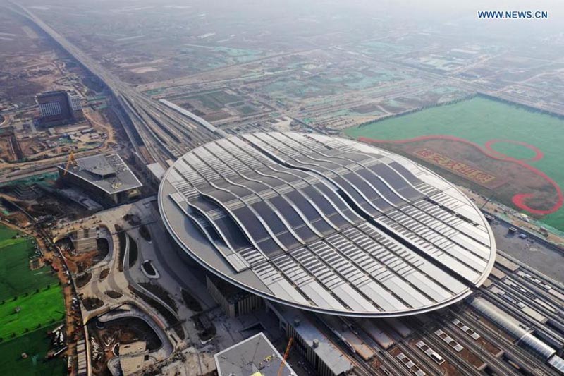 Foto aérea tomada el 1 de abril de 2021 muestra la Estación de Trenes de Xiongan, desde donde parte el ferrocarril interurbano Beijing-Xiongan, en la nueva área de Xiongan, provincia de Hebei, en el norte de China.