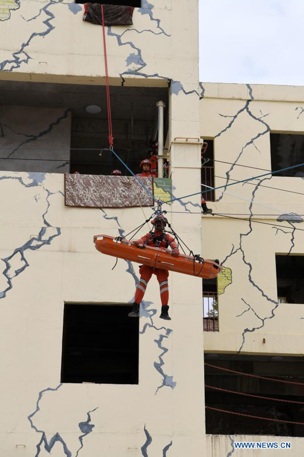 Entretamientos de alto nivel en el Centro Nacional de Entrenamiento de Búsqueda y Rescate Urbano de Lanzhou