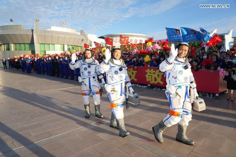 Realizan ceremonia de despedida para astronautas chinos de misión Shenzhou-12