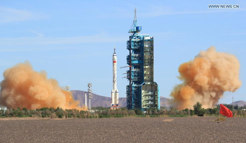 China lanza primera misión tripulada para construcción de estación espacial