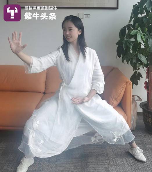 Long Jiaoer practica Tai Chi bajo el agua. (Foto: cortesía del entrevistado)