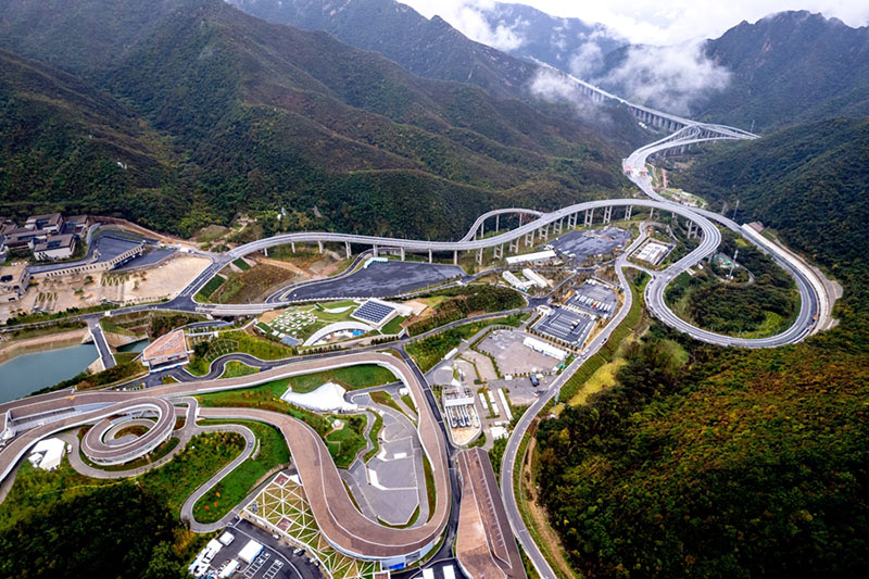 Vista aérea del Centro Nacional de Deslizamiento de los Juegos Olímpicos y Paralímpicos de Invierno Beijing 2022