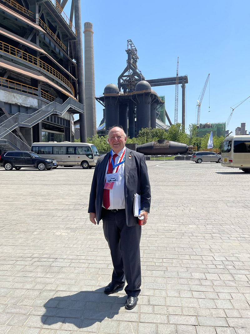 Luis Schmidt visita al parque industrial de Shougang. (Foto: proporcionada por la embajada de Chile en China)