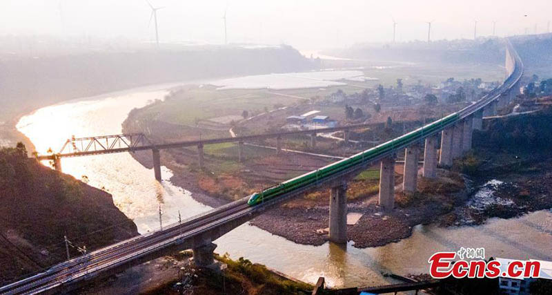 Tren bala “Gigante Verde” energiza el sur de Sichuan 