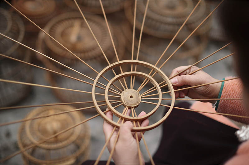 Jaulas artesanales chinas para aves de hogar se popularizan dentro del país y en el extranjero