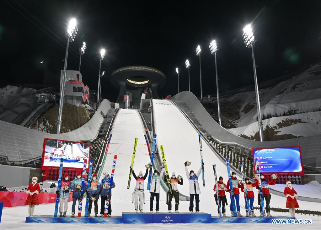 Beijing 2022: Eslovenia gana oro en salto de esquí por equipos mixtos