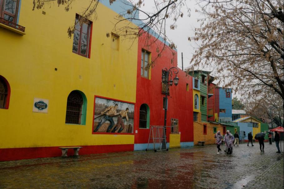 Explorando la Ciudad del Tango: artista popular interpreta un solo de bandoneón por la amistad sino-argentina