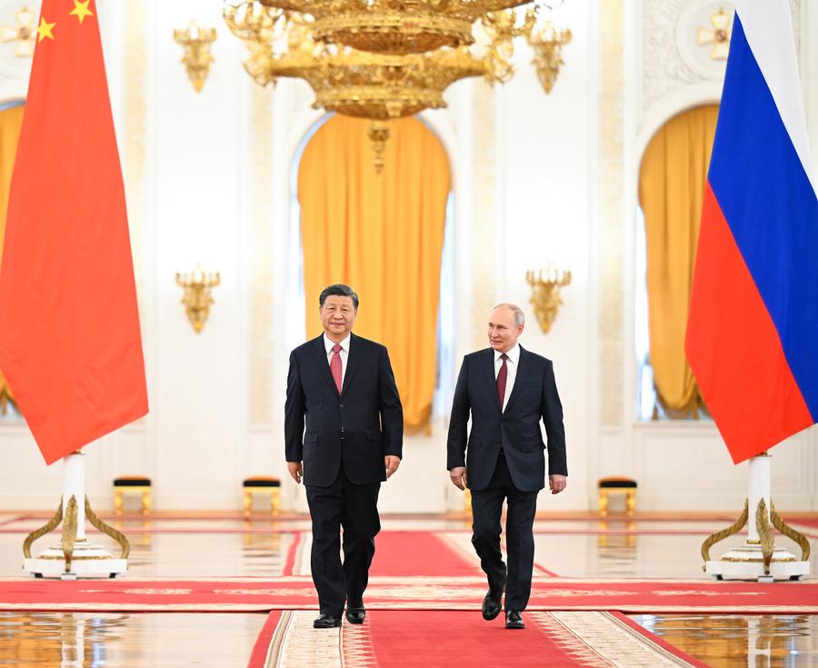 El presidente ruso, Vladimir Putin, celebra una solemne ceremonia de bienvenida al presidente chino, Xi Jinping, en el Salón de San Jorge en el Kremlin, en Moscú, Rusia, el 21 de marzo de 2023. (Xinhua/Xie Huanchi) 