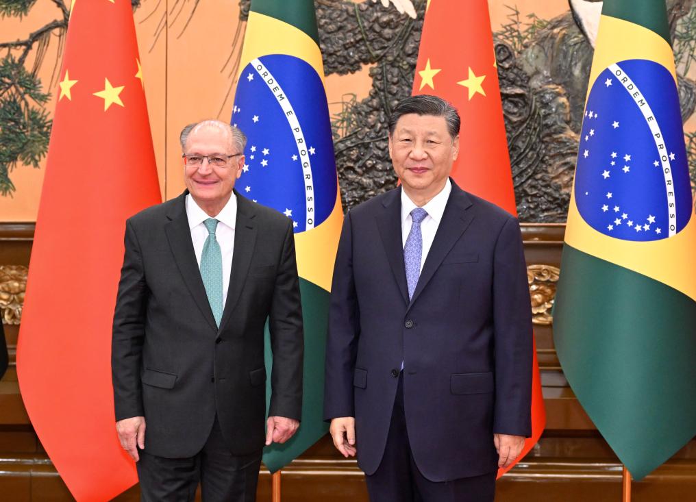 El presidente chino, Xi Jinping, se reúne con el vicepresidente brasile?o, Geraldo Alckmin, quien se encuentra en una visita oficial en China, en el Gran Palacio del Pueblo, en Beijing, capital de China, el 7 de junio de 2024. (Xinhua/Shen Hong)