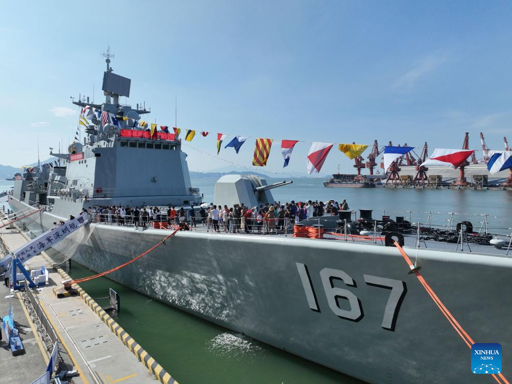 Buques navales de China se abren al público durante vacaciones del Día Nacional