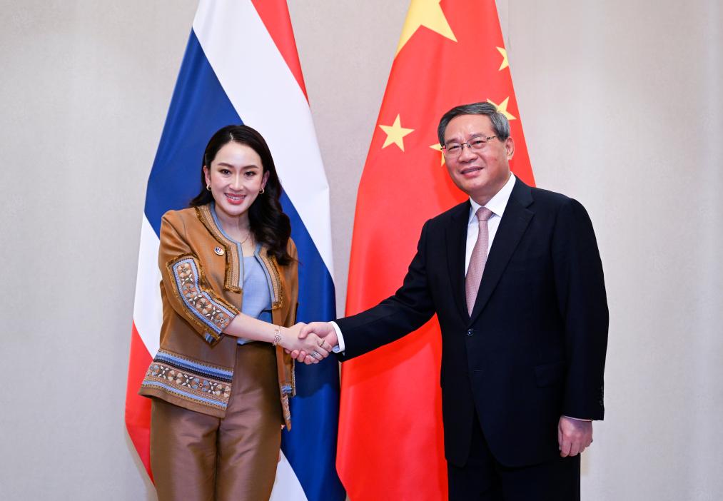 VIENTIAN, 10 octubre, 2024 (Xinhua) -- El primer ministro chino, Li Qiang, se reúne con la primera ministra tailandesa, Paetongtarn Shinawatra, al margen de las reuniones de líderes sobre la cooperación en Asia Oriental, que se llevan a cabo en Vientián, Laos, el 10 de octubre de 2024. (Xinhua/Zhang Ling)