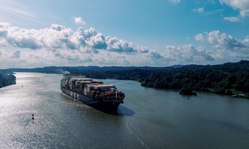 Buque de carga navegando en el Canal de Panamá, 28 de agosto del 2024. (Foto: Xinhua/ Li Muzi)